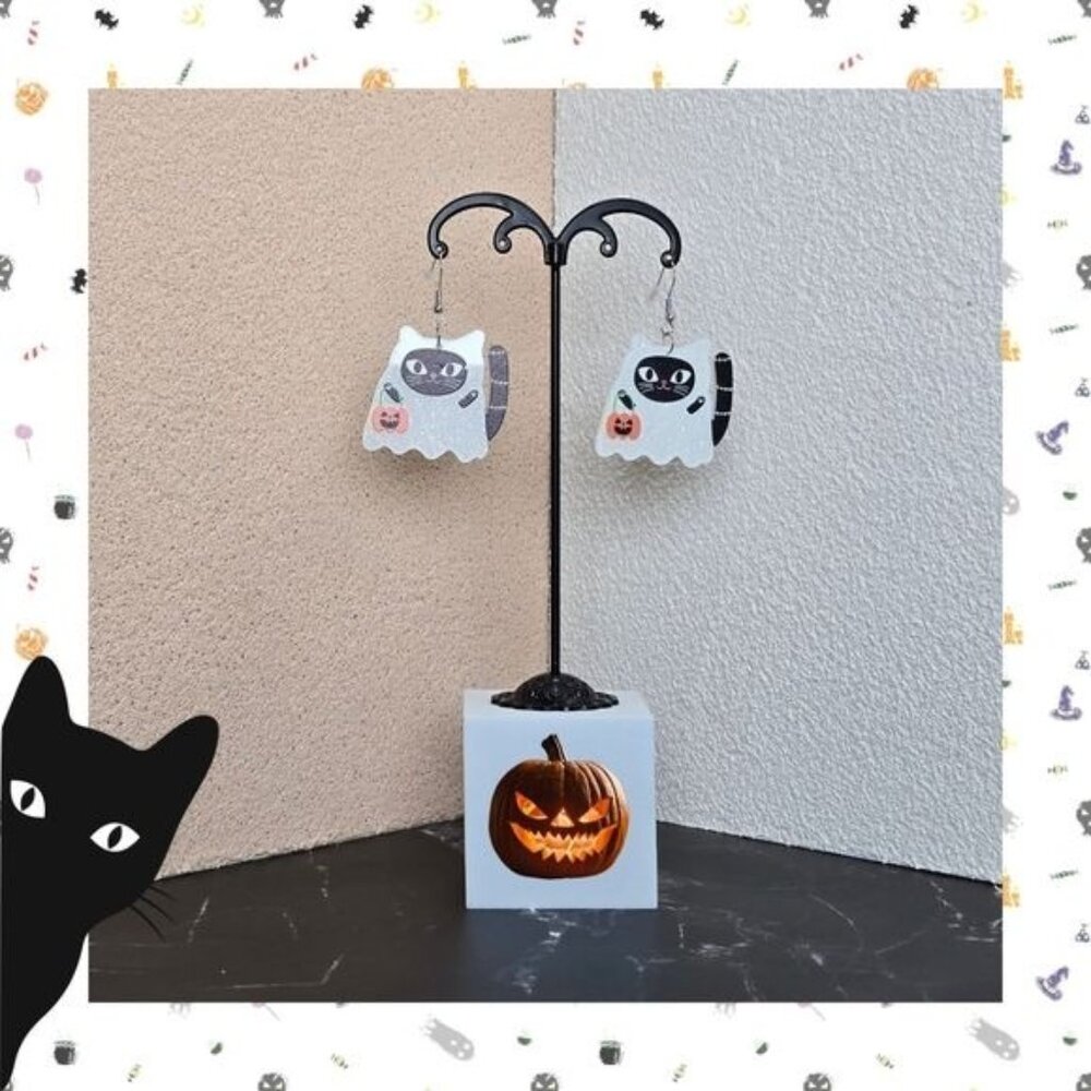 🎃 Cute Black Cat in Ghost Costume‎ Earrings (NWOT)
